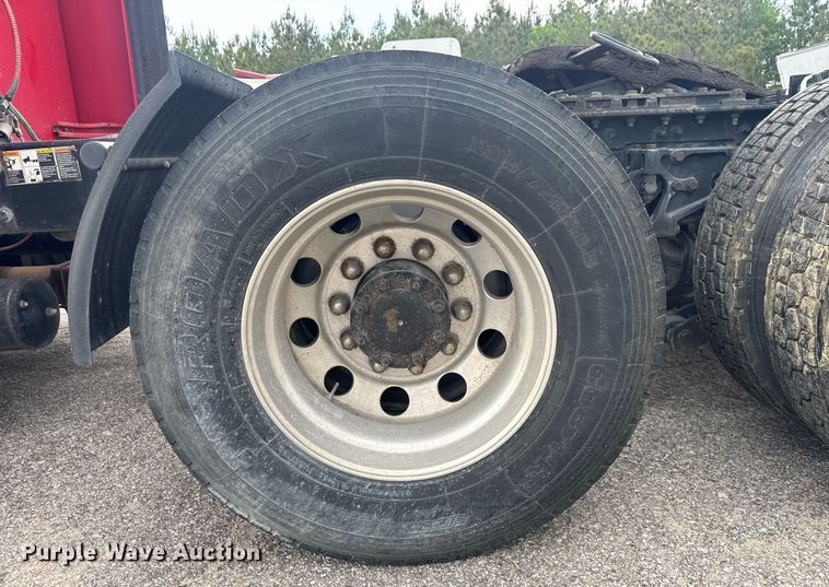 image for item YA0460 2012 Kenworth T660 semi truck