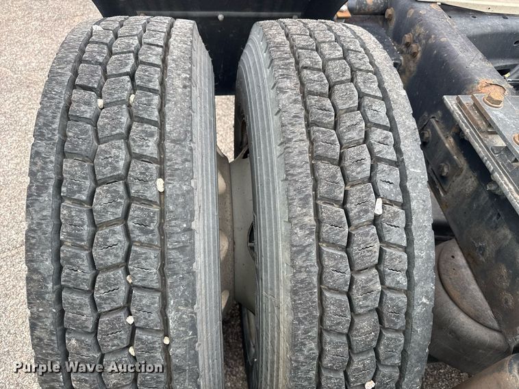 image for item YA0460 2012 Kenworth T660 semi truck