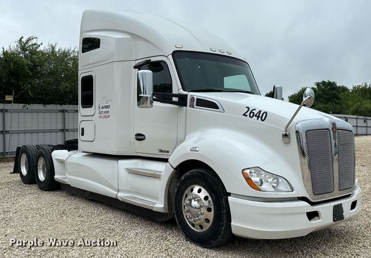 image for item YA0503 2019 Kenworth  T680 semi truck