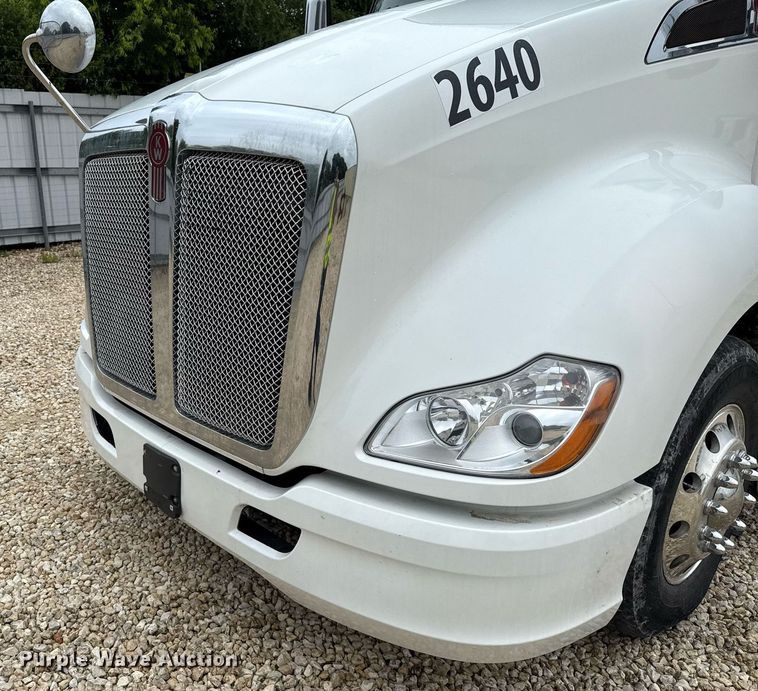 image for item YA0503 2019 Kenworth  T680 semi truck