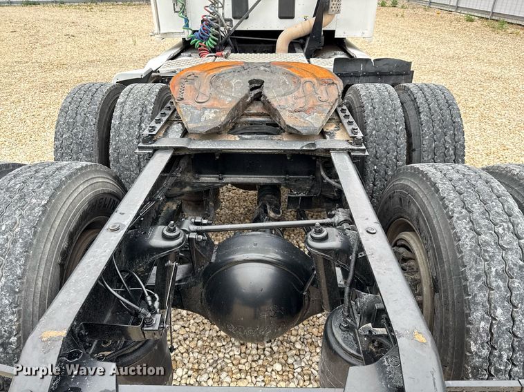 image for item YA0503 2019 Kenworth  T680 semi truck