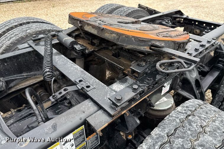 image for item YA0503 2019 Kenworth  T680 semi truck