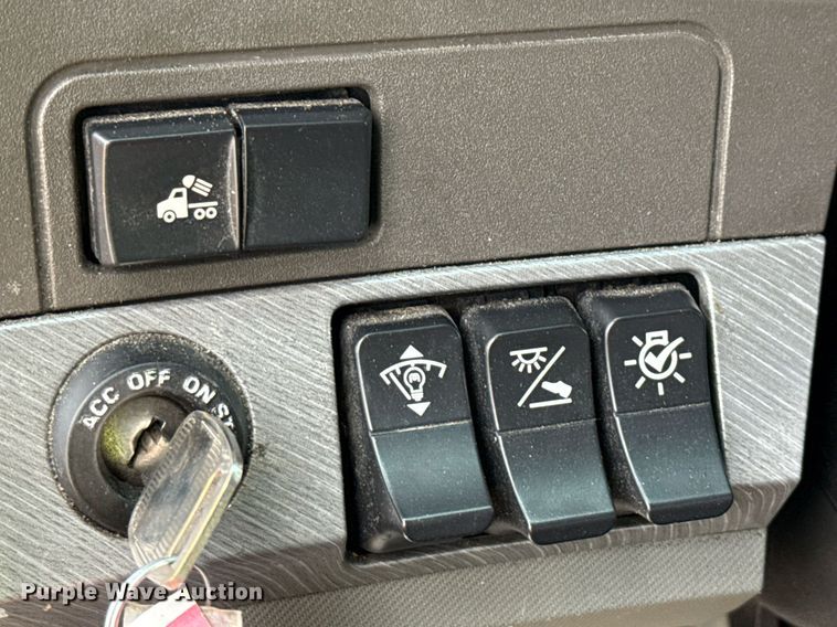 image for item YA0503 2019 Kenworth  T680 semi truck