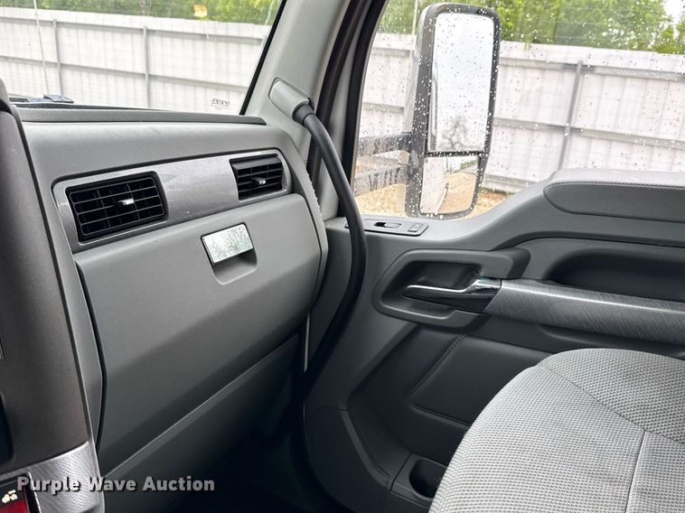 image for item YA0503 2019 Kenworth  T680 semi truck