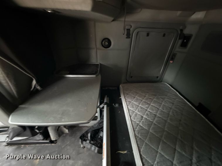 image for item YA0503 2019 Kenworth  T680 semi truck