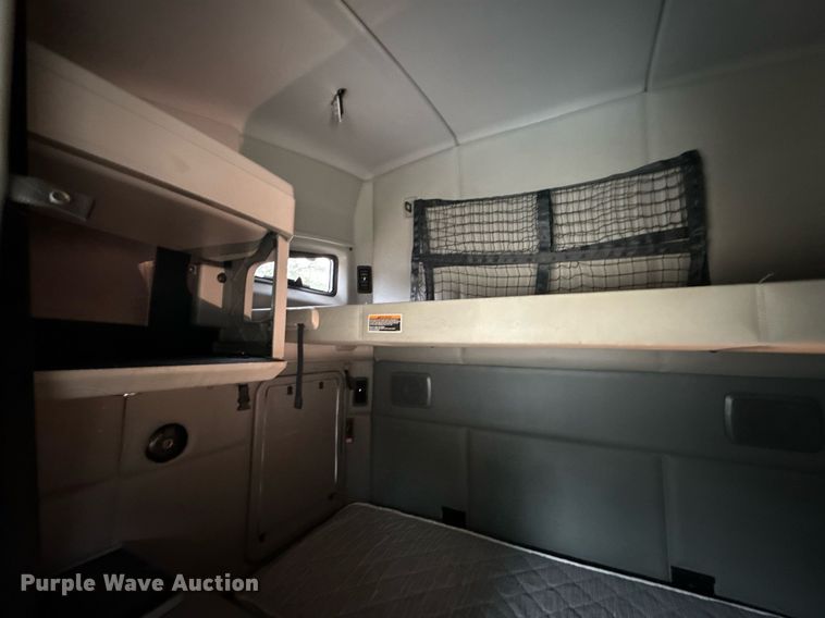 image for item YA0503 2019 Kenworth  T680 semi truck