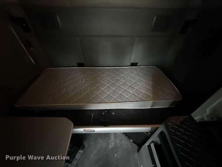 image for item YA0503 2019 Kenworth  T680 semi truck