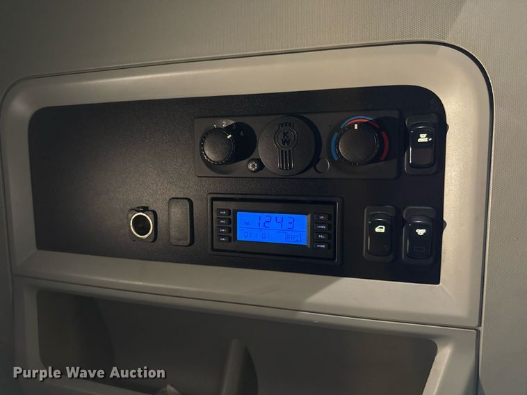 image for item YA0503 2019 Kenworth  T680 semi truck