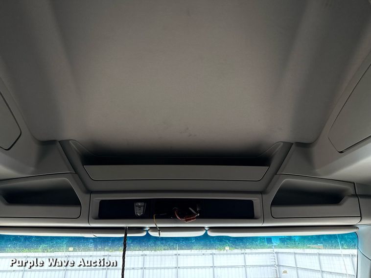 image for item YA0503 2019 Kenworth  T680 semi truck