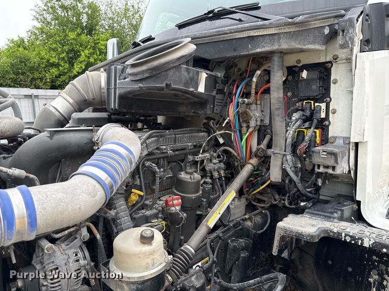 image for item YA0503 2019 Kenworth  T680 semi truck