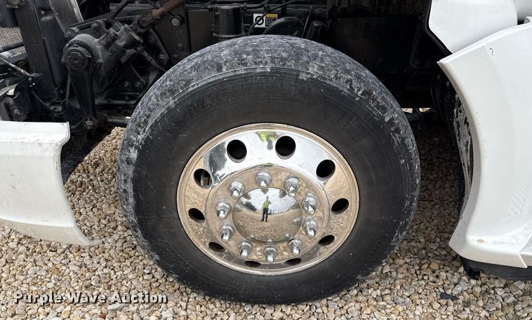 image for item YA0503 2019 Kenworth  T680 semi truck