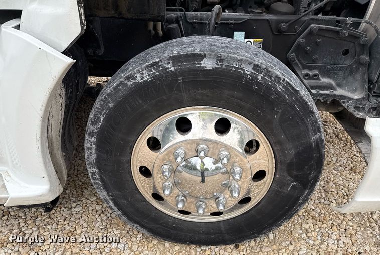 image for item YA0503 2019 Kenworth  T680 semi truck