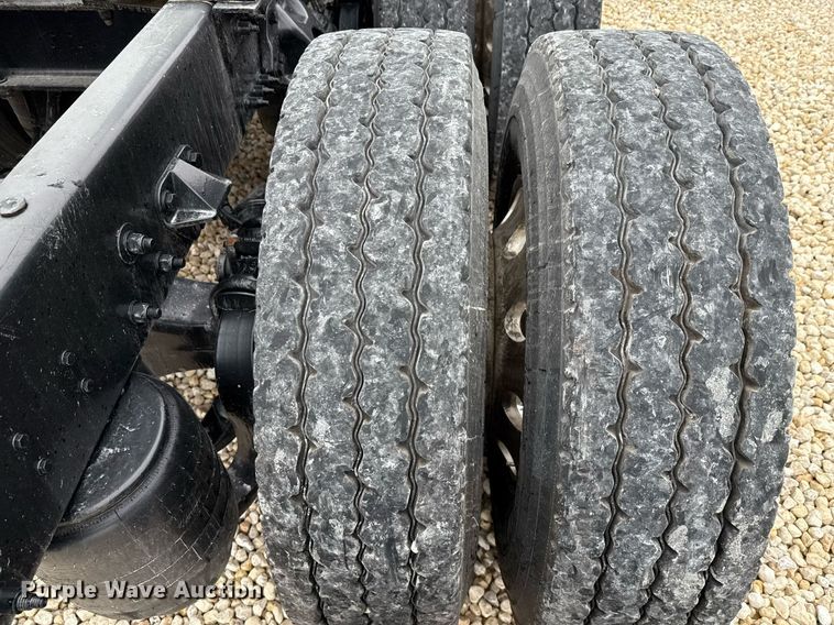 image for item YA0503 2019 Kenworth  T680 semi truck