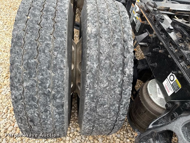 image for item YA0503 2019 Kenworth  T680 semi truck