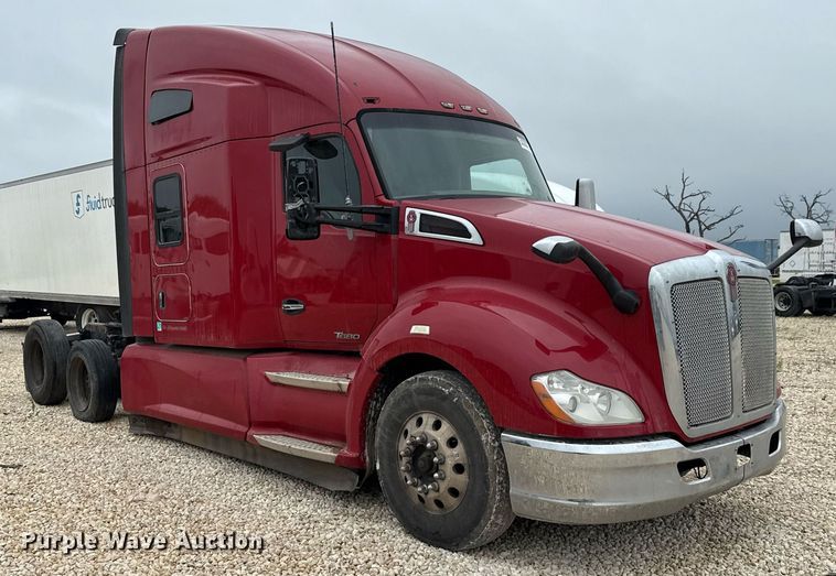 image for item YA0516 2018 Kenworth T680 semi truck