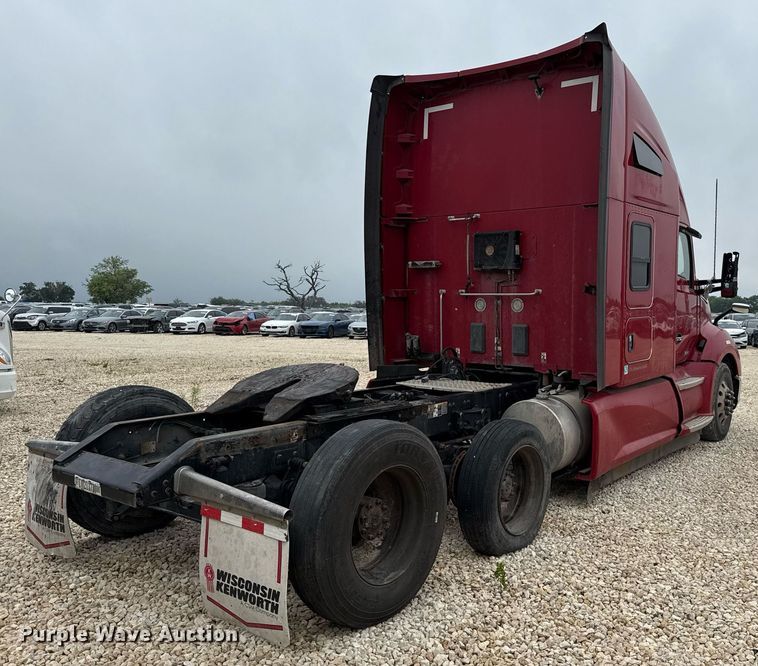 image for item YA0516 2018 Kenworth T680 semi truck