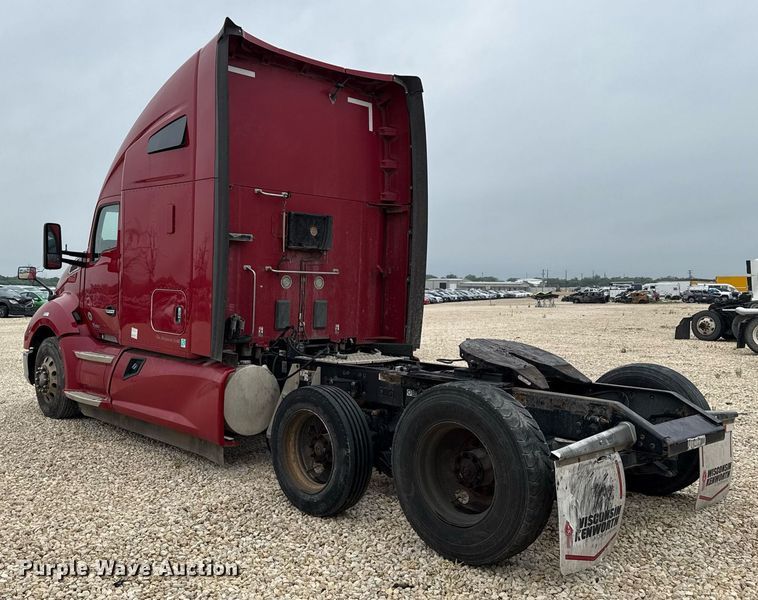 image for item YA0516 2018 Kenworth T680 semi truck