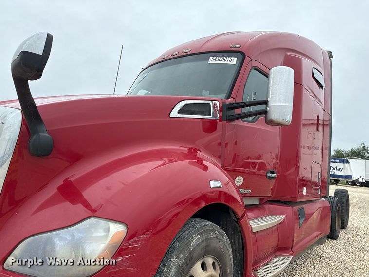 image for item YA0516 2018 Kenworth T680 semi truck