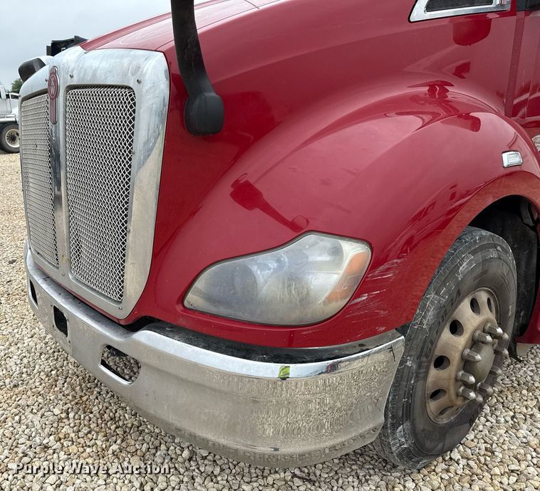 image for item YA0516 2018 Kenworth T680 semi truck