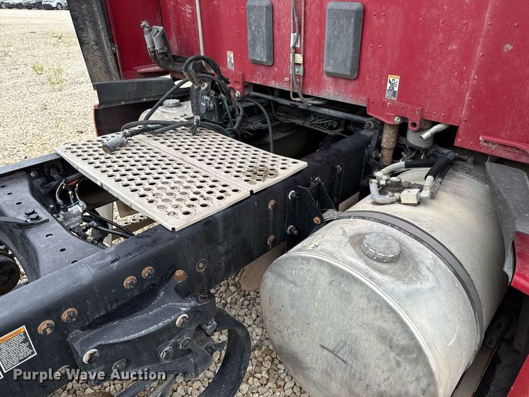 image for item YA0516 2018 Kenworth T680 semi truck