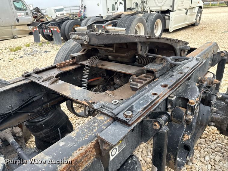 image for item YA0516 2018 Kenworth T680 semi truck