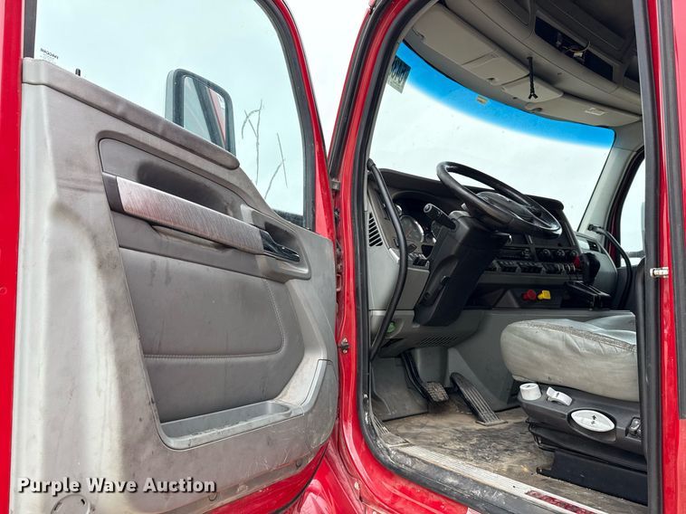 image for item YA0516 2018 Kenworth T680 semi truck