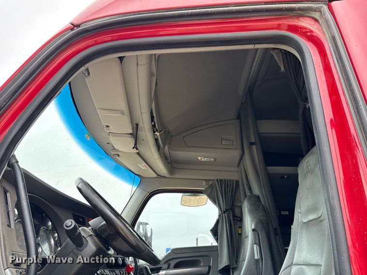 image for item YA0516 2018 Kenworth T680 semi truck