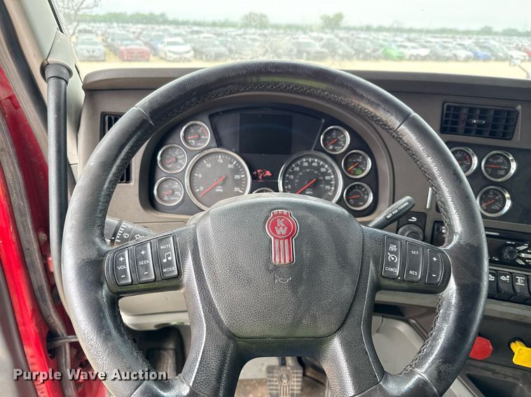 image for item YA0516 2018 Kenworth T680 semi truck