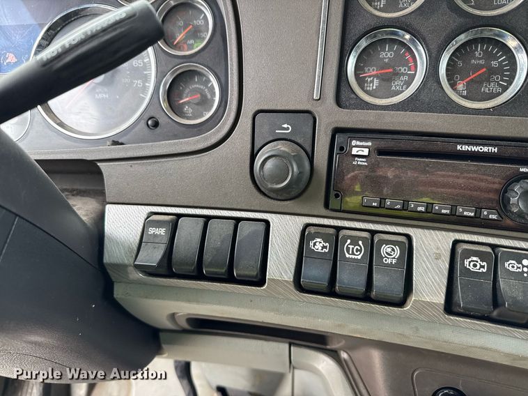 image for item YA0516 2018 Kenworth T680 semi truck