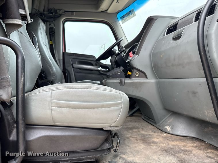 image for item YA0516 2018 Kenworth T680 semi truck