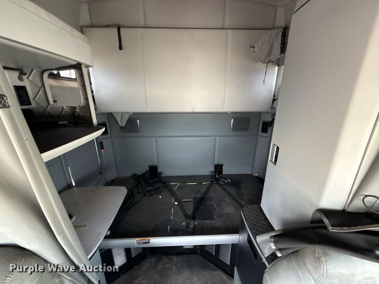 image for item YA0516 2018 Kenworth T680 semi truck