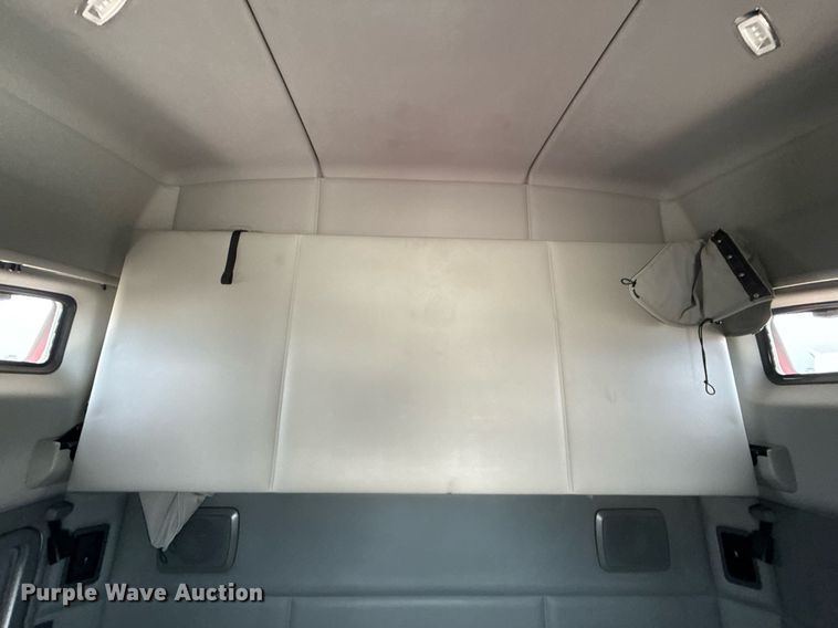 image for item YA0516 2018 Kenworth T680 semi truck