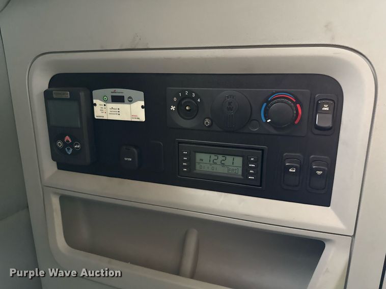 image for item YA0516 2018 Kenworth T680 semi truck