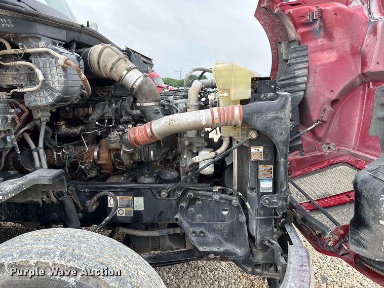 image for item YA0516 2018 Kenworth T680 semi truck