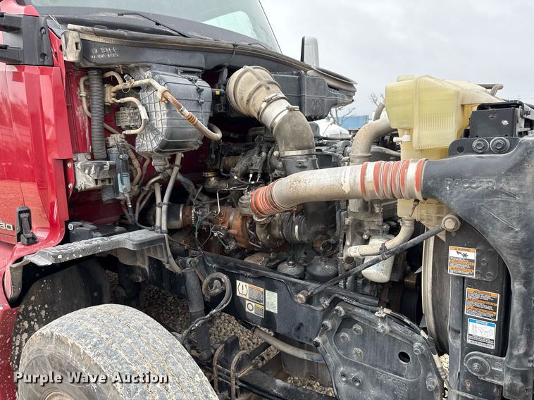 image for item YA0516 2018 Kenworth T680 semi truck