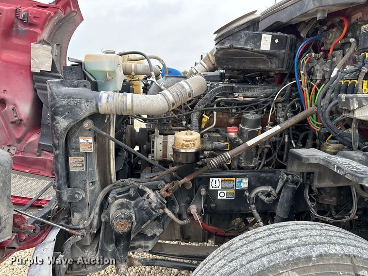 image for item YA0516 2018 Kenworth T680 semi truck