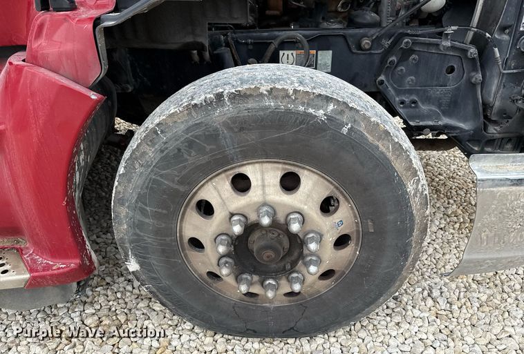 image for item YA0516 2018 Kenworth T680 semi truck