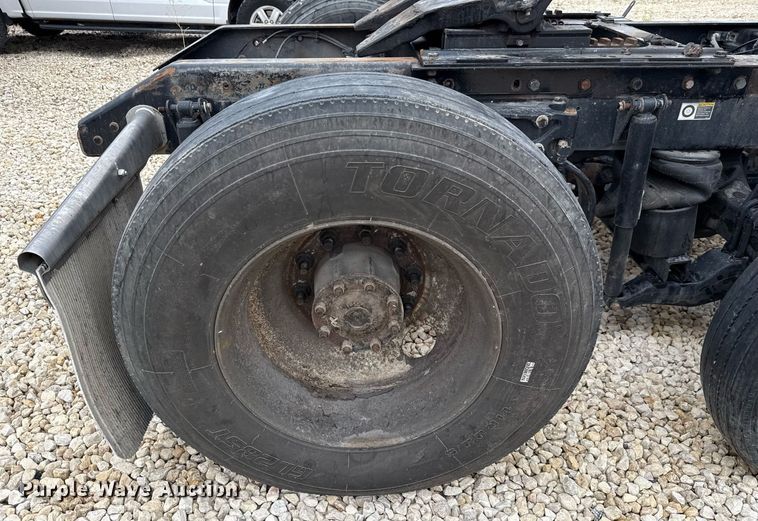 image for item YA0516 2018 Kenworth T680 semi truck