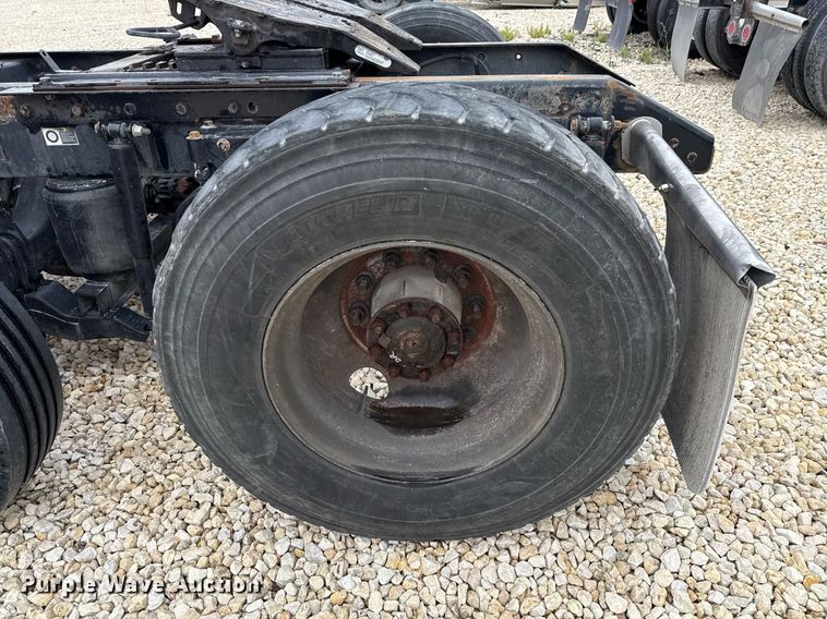 image for item YA0516 2018 Kenworth T680 semi truck