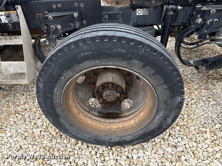 image for item YA0516 2018 Kenworth T680 semi truck