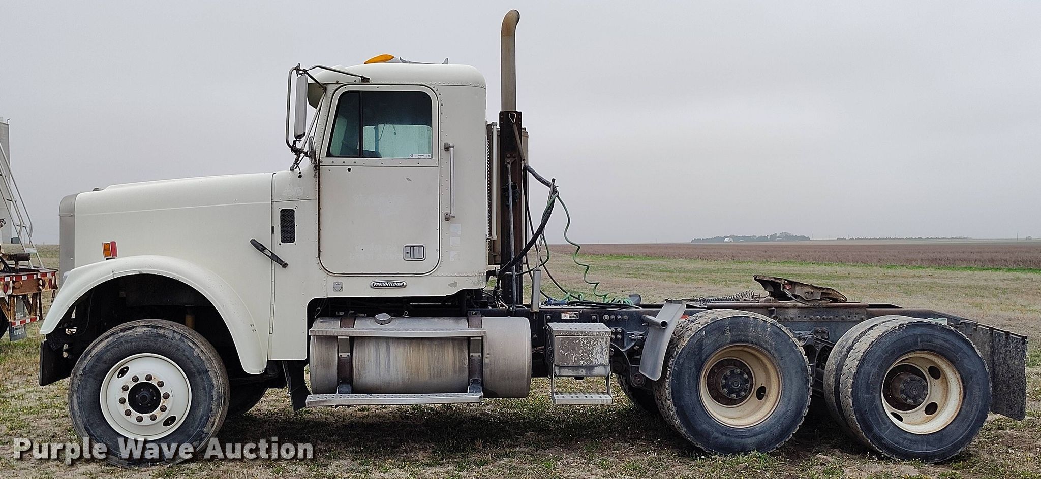 2006 Freightliner FLD120 semi truck in Holyoke, CO | Item