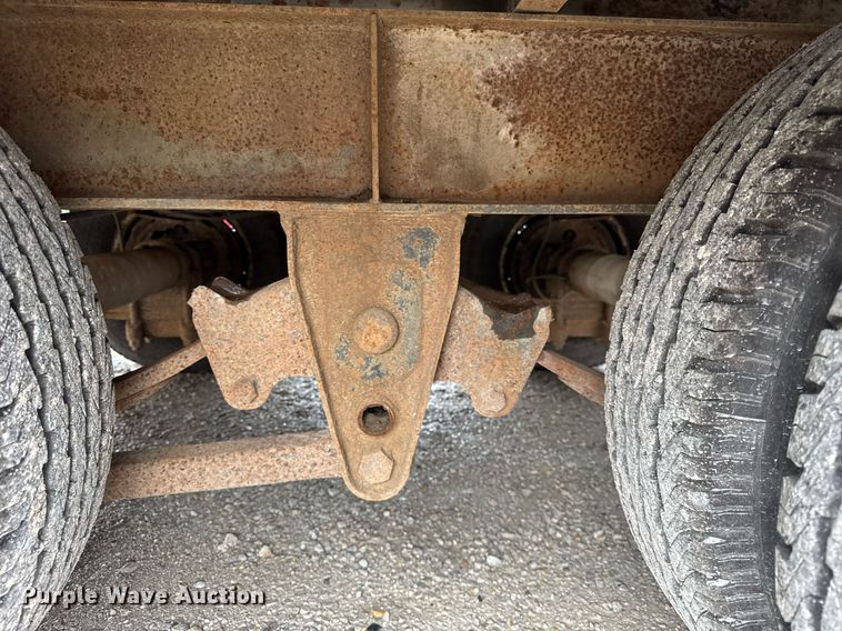 image for item DH9934 2007 Redi Haul tilt deck equipment trailer