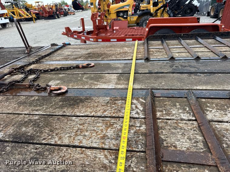image for item DH9934 2007 Redi Haul tilt deck equipment trailer