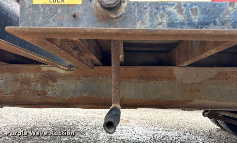 image for item DH9934 2007 Redi Haul tilt deck equipment trailer