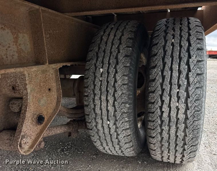 image for item DH9934 2007 Redi Haul tilt deck equipment trailer