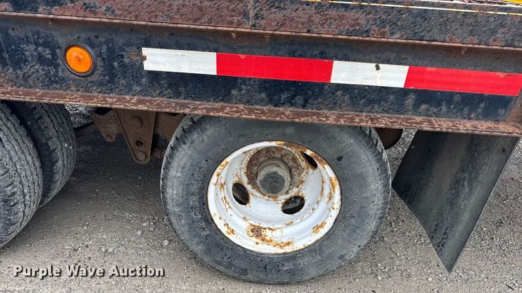 image for item DH9934 2007 Redi Haul tilt deck equipment trailer