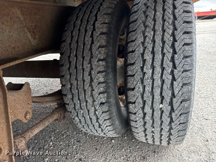 image for item DH9934 2007 Redi Haul tilt deck equipment trailer