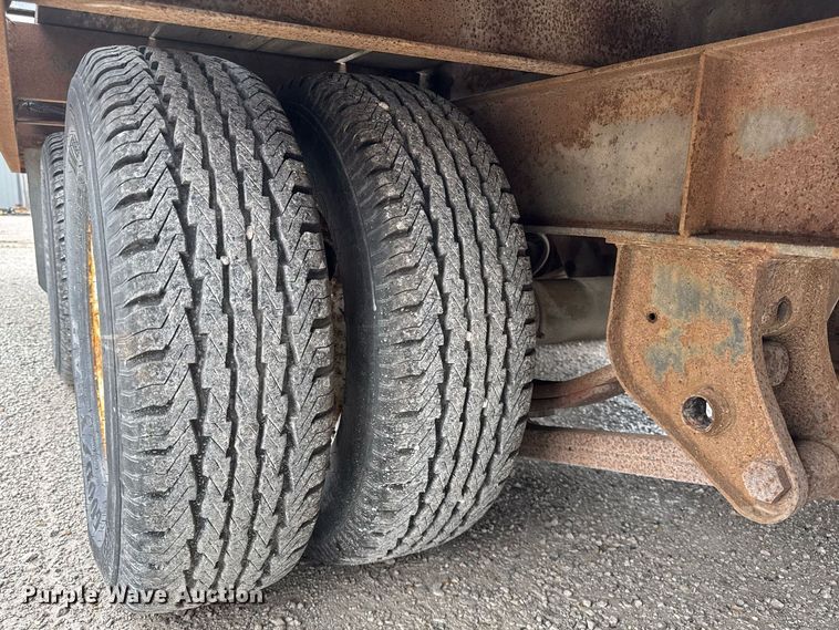 image for item DH9934 2007 Redi Haul tilt deck equipment trailer