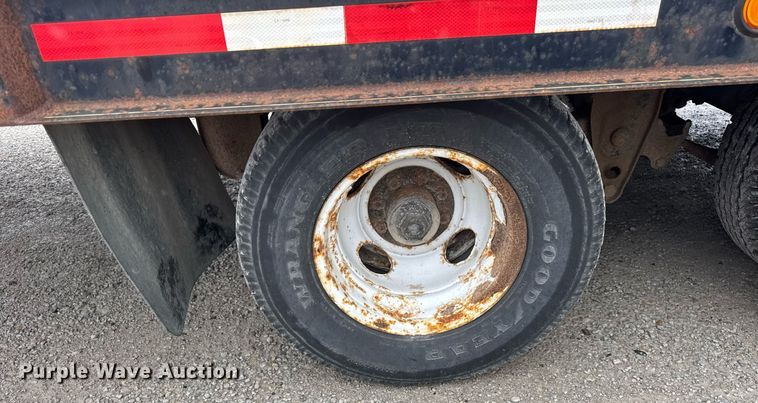 image for item DH9934 2007 Redi Haul tilt deck equipment trailer