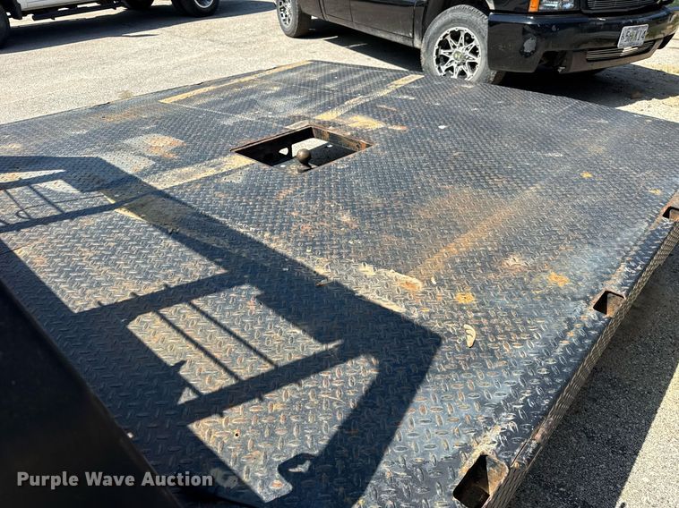 image for item DH9948 Flatbed pickup truck bed